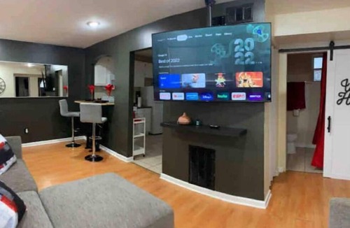 Uptown Condo | Cozy 2 Bdr *Diamond In The Bluff* Unit 1