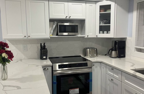 Park Hill Apartment | Cozy 2-bedroom apartment in wonderful Yonkers close to NYC