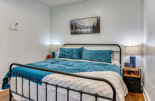 Lodi Apartment | Cozy 2-bedroom apartment in charming Lodi with AC ,washer and dryer 85 inch TV !