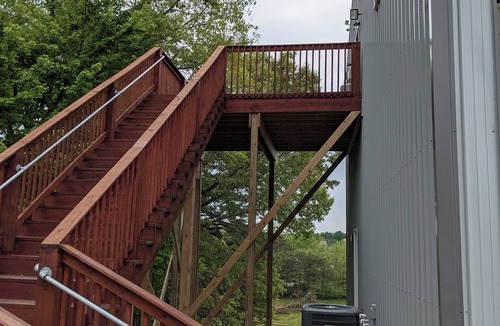 Albany Apartment | Cozy 2-bedroom corporate apartment minutes from Lake Cumberland Kentucky.