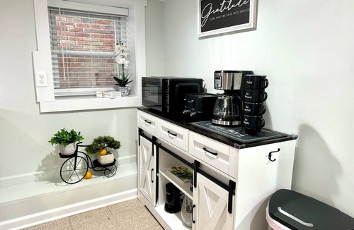 North Bergen Apartment | Cozy 2-bedroom Gem in charming North Bergen with Parking, backyard, and grill