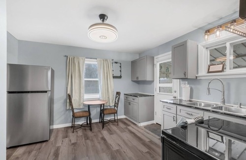 Mercer House | Cozy 2BR Home: With Lake Access and Work Space
