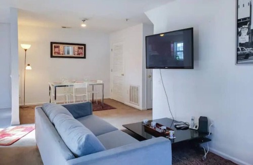 Iselin Apartment | Cozy 3 bed 2 full bath first floor apartment washer dryer 10 minutes to station