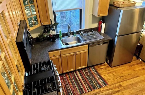 Historic Downtown Apartment | Cozy 3 Bedroom Apartment Downtown Jersey City, One Train Stop to NYC