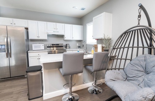 Newark Apartment | Cozy 3-bedroom apartment in the city of Newark with WiFi, AC