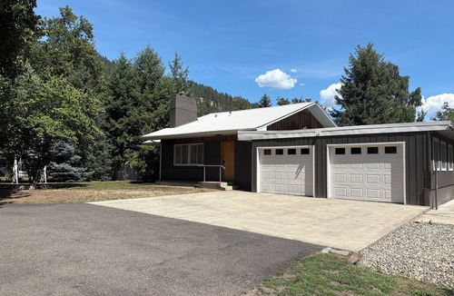Ahsahka House | Cozy 3 Bedroom Home next to the Clearwater River.