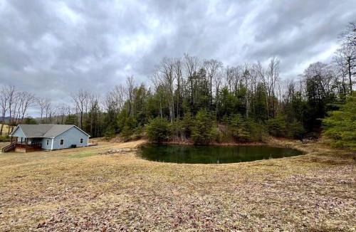 Mt Lookout House | Cozy 3 BR Cabin with Pond on 3 acres - New River Gorge - Summersville Lake