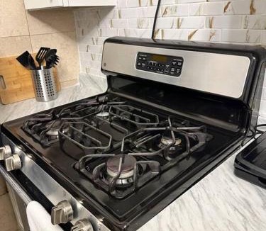 North Bergen Apartment | Cozy 3 BR suite, 15 min to NYC &Times Sq