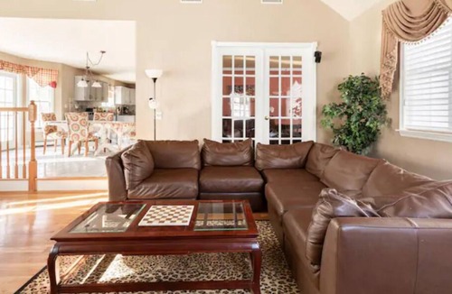 Monroe House | Cozy 5 bedrooms colonial surrounded with nature