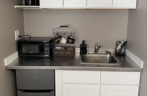 Aldenville Apartment | Cozy All Season Lake Front Apartment