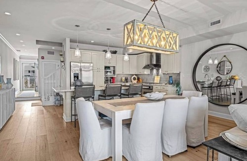 Avalon Condo | Cozy and all upgraded Avalon beach house walking distance to beach/bay/town