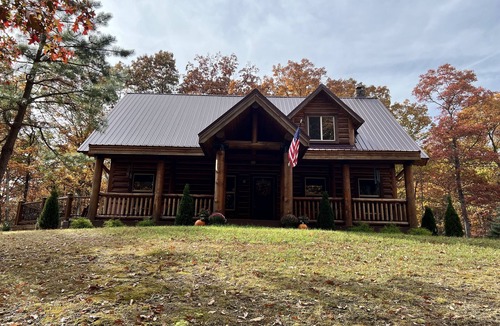 South Fork Cabin | Cozy and Private Log Cabin!