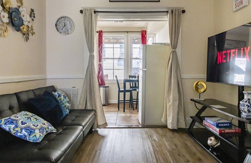 Brightwood Park Apartment | Cozy Apartment at Washington DC! Sun Filled & Comfortable!