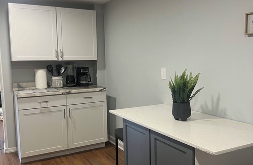 Woodbridge Apartment | Cozy apt in Woodbridge for short and long term rental. Everything Included!