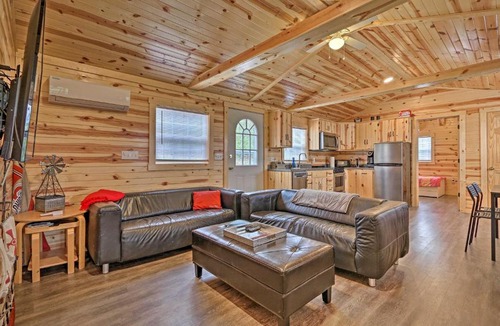 Bidwell House | Cozy Bidwell Cabin with Deck Trail and Creek Access!