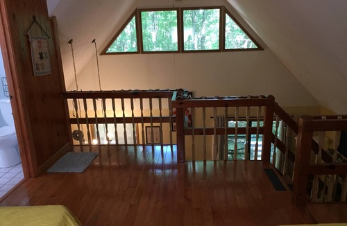 Lake Ariel Ski Chalet | Cozy Cabin in the Woods