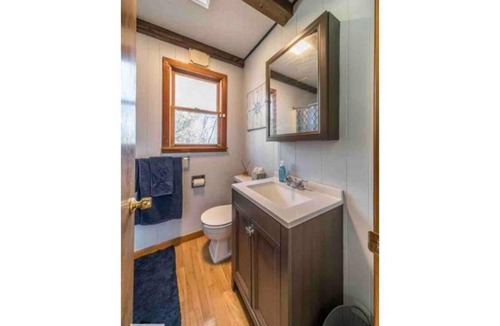 Foster House | Cozy Cabin on the Lake
