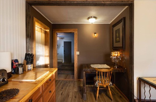 Northwest Harwinton Apartment | Cozy Cabin Style Apt Private 1st Flr 1 Bdrm