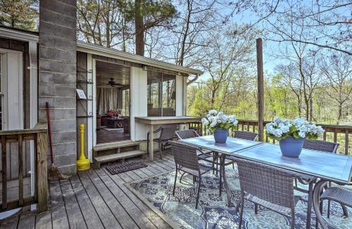 High View House | Cozy Cabin with Sunroom and Cacapon River Access!
