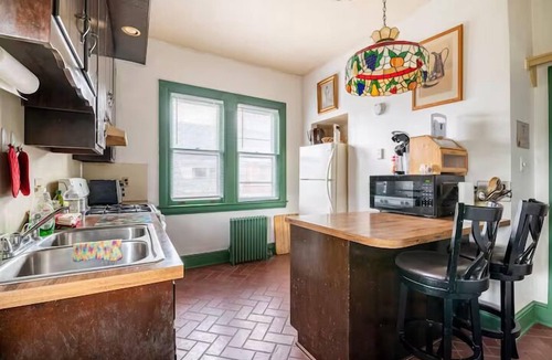 York House | Cozy Cape Cod Bungalow|King|Queen|WD|Full Kitchen|Wifi|Desk
