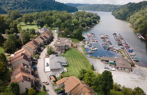 Cheat Lake House | Cozy Cheat Lake Townhome 10 min from Morgantown