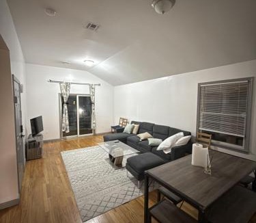 Communipaw Apartment | Cozy City Nest