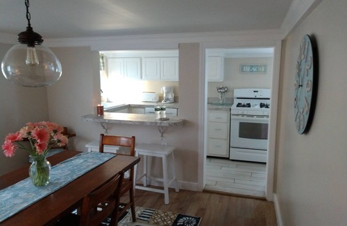 North End Apartment | Cozy clean three bedroom beach block apartment