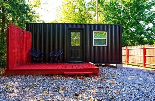 Chillicothe Cabin | Cozy Container House, King Bed, Pets, Wifi, 1 Night Stays, Griddle, Firepit