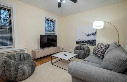 Hoboken Apartment | Cozy Corner: Midtown Convenience