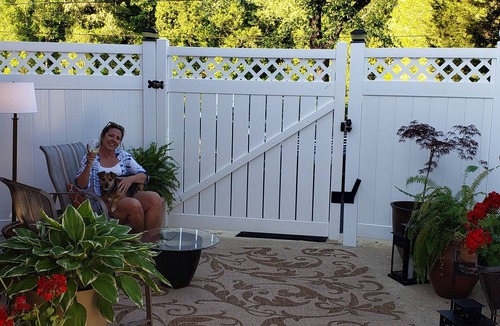 Barstow Cottage | Cozy Cottage by the water - Private courtyard and inground pool