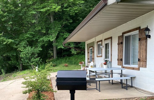 Mansfield Cottage | Cozy Cottage w/wood stove, firepit, pond & hiking trails near Snow Trails
