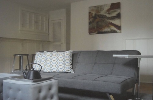 Brightwood Park Apartment | Cozy English Basement Guesthouse