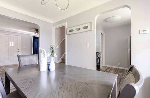 Euclid House | Cozy Euclid Home Near Lakefront
