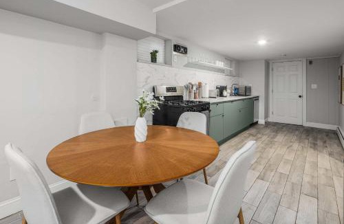 The Heights Apartment | Cozy Family Retreat 1BR Close to NYC