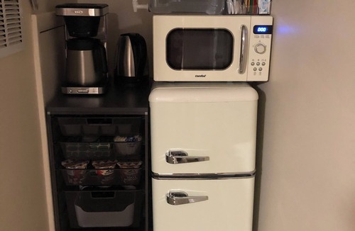 Mount Lebanon Apartment | Cozy guest suite in the heart of Mt. Lebanon
