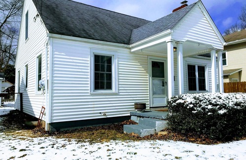 Wooster House | Cozy Home near College of Wooster