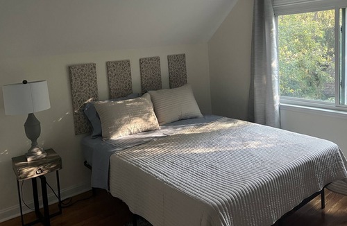 Newark House | Cozy home near UD Campus and Main Street. Quiet neighborhood, has a fireplace!