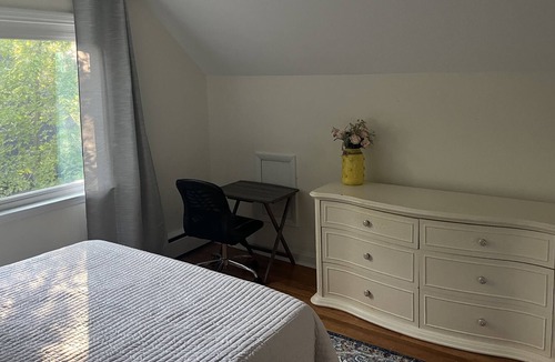Newark House | Cozy home near UD Campus and Main Street. Quiet neighborhood, has a fireplace!