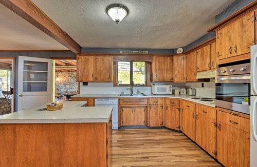 Belleville House | Cozy Home w/Private Patio & Views, Hiking On-Site