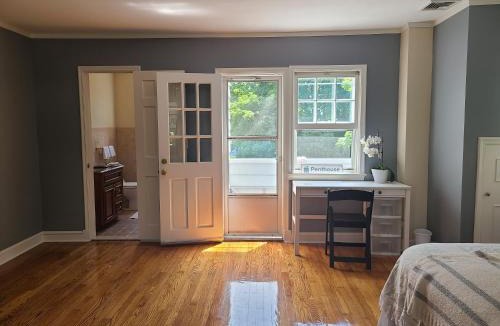 White Plains House | Cozy Homeva Battle Hill WP