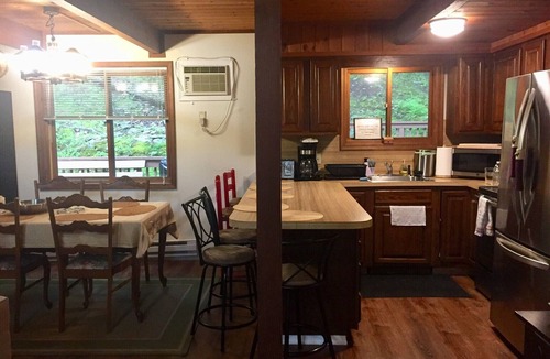 Bushkill House | Cozy house 15 mins to Shawnee Ski Mountain.