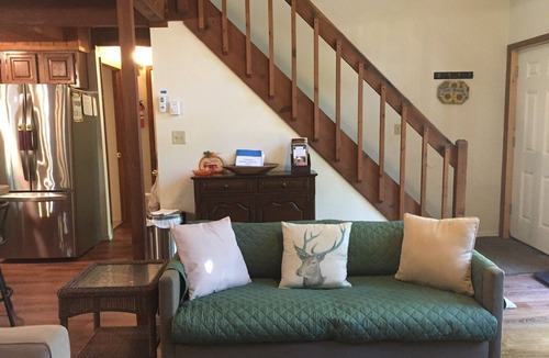 Bushkill House | Cozy house 15 mins to Shawnee Ski Mountain.