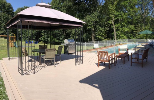 Henryville House | Cozy house with a private pool in Poconos
