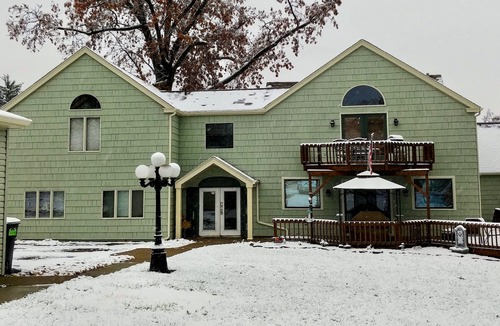 Moon Township Apartment | Cozy in Coraopolis Suite A