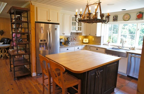 Kingston House | Cozy Lakefront Cottage