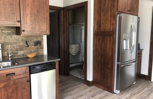 Westford Apartment | Cozy Lakefront on Pymatuning with Dock and EV Power