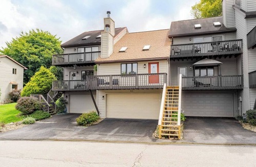Cheat Lake House | Cozy Lakeside Townhouse