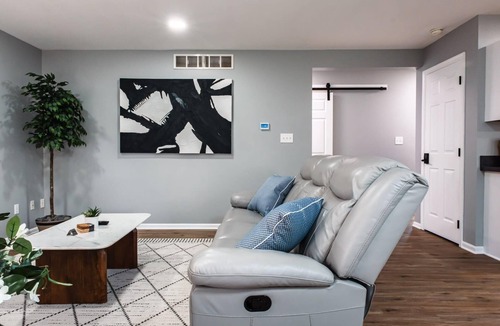 New Castle House | Cozy Modern Villa Sum