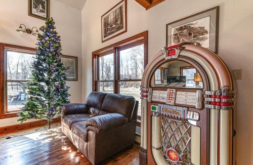 Mount Union House | Cozy Mount Union Cabin with Fire Pit and River Access