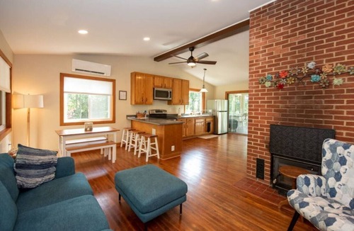 Kabletown Cabin | Cozy Mountain Cabin w/Steam Shower! Family Friendly.